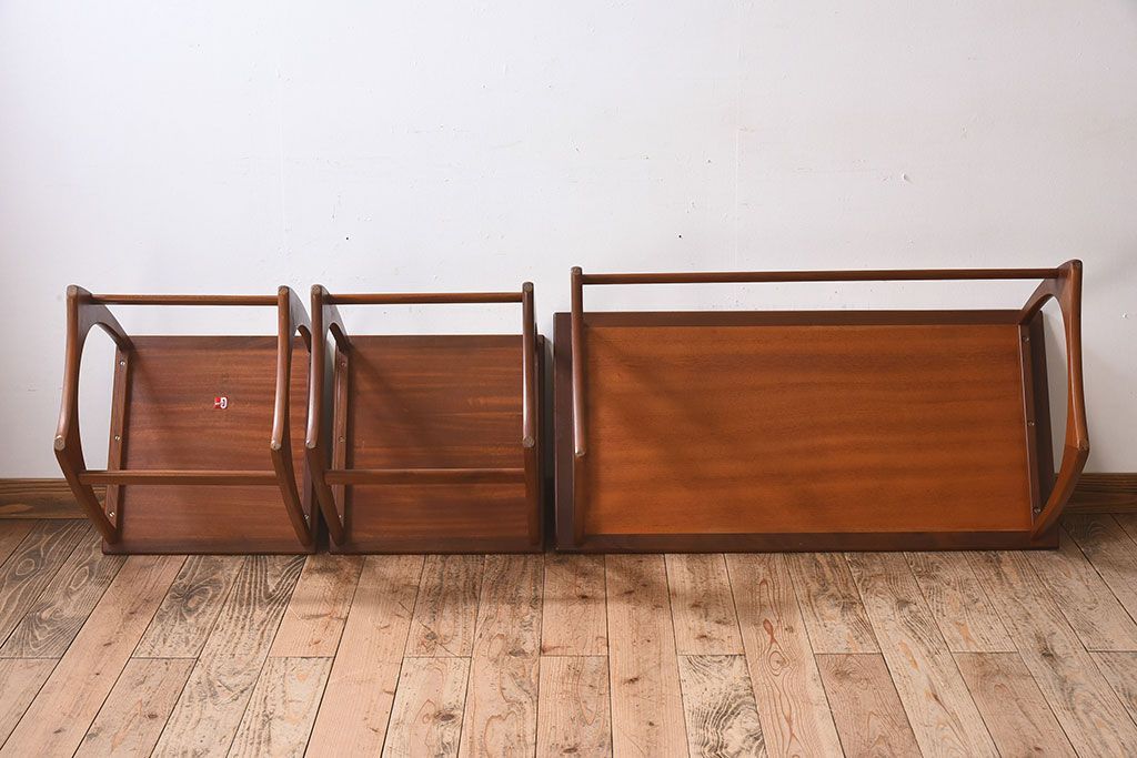 ヴィンテージ家具　北欧ビンテージ　G-PLAN(ジープラン)　チーク材　洗練されたデザインがおしゃれなネストテーブル(2)