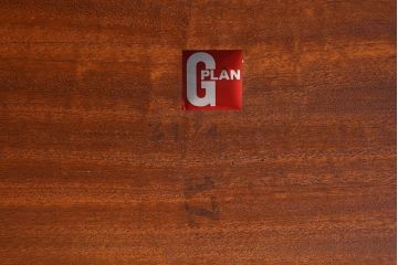 ヴィンテージ家具　北欧ビンテージ　G-PLAN(ジープラン)　チーク材　洗練されたデザインがおしゃれなネストテーブル(2)