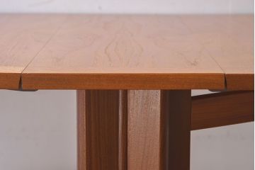 ヴィンテージ家具　北欧ビンテージ　G-PLAN(ジープラン)　チーク材製　木のぬくもりとスタイリッシュなデザインがお洒落なエクステンションテーブル
