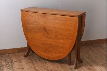 ヴィンテージ家具　北欧ビンテージ　G-PLAN(ジープラン)　チーク材製　木のぬくもりとスタイリッシュなデザインがお洒落なエクステンションテーブル