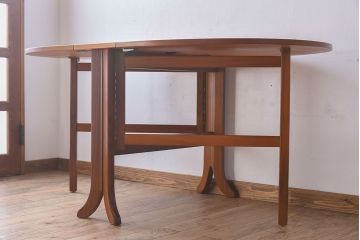 ヴィンテージ家具　北欧ビンテージ　G-PLAN(ジープラン)　チーク材製　木のぬくもりとスタイリッシュなデザインがお洒落なエクステンションテーブル