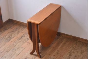 ヴィンテージ家具　北欧ビンテージ　G-PLAN(ジープラン)　チーク材製　木のぬくもりとスタイリッシュなデザインがお洒落なエクステンションテーブル