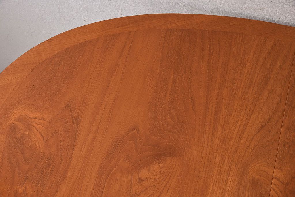 ヴィンテージ家具　北欧ビンテージ　G-PLAN(ジープラン)　チーク材製　木のぬくもりとスタイリッシュなデザインがお洒落なエクステンションテーブル