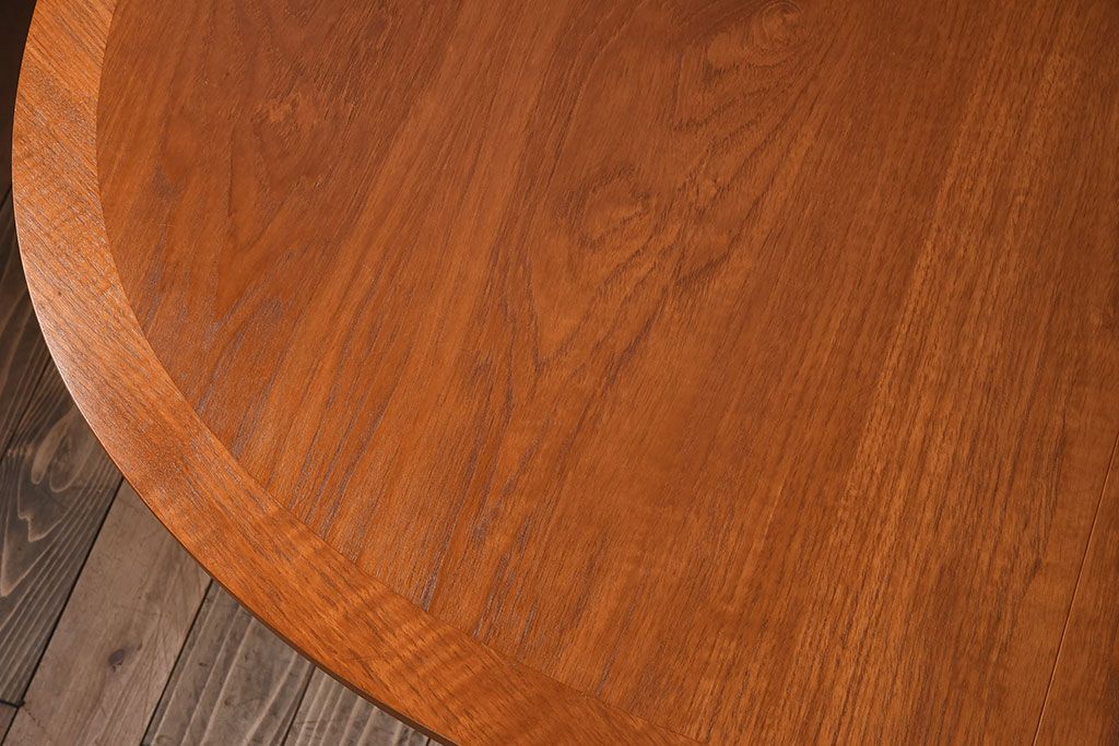 ヴィンテージ家具　北欧ビンテージ　G-PLAN(ジープラン)　チーク材製　木のぬくもりとスタイリッシュなデザインがお洒落なエクステンションテーブル