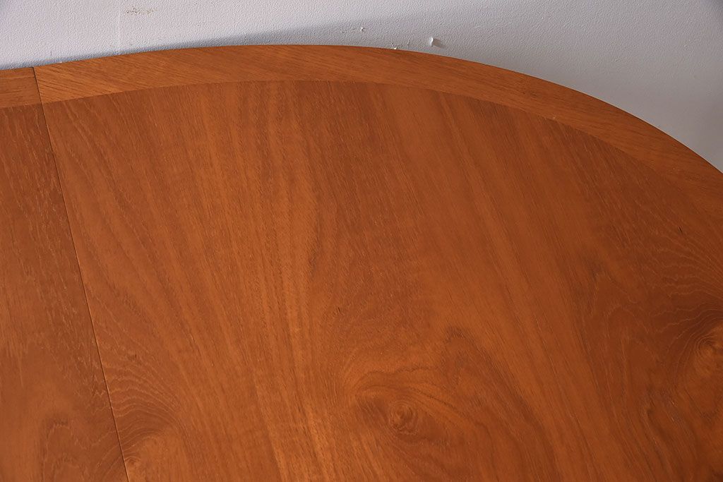 ヴィンテージ家具　北欧ビンテージ　G-PLAN(ジープラン)　チーク材製　木のぬくもりとスタイリッシュなデザインがお洒落なエクステンションテーブル