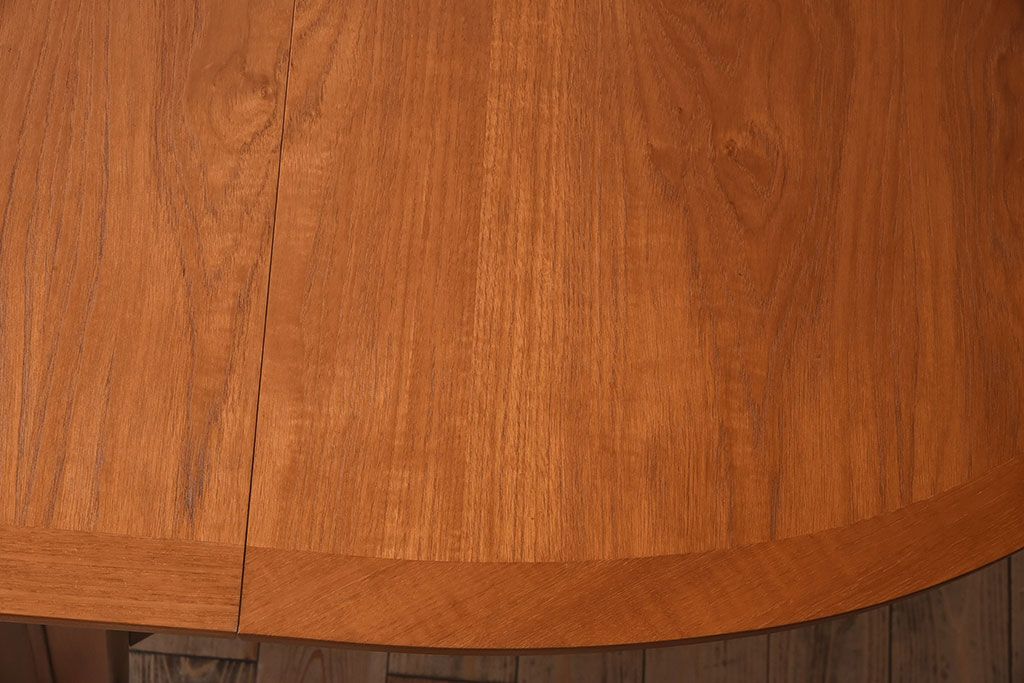 ヴィンテージ家具　北欧ビンテージ　G-PLAN(ジープラン)　チーク材製　木のぬくもりとスタイリッシュなデザインがお洒落なエクステンションテーブル