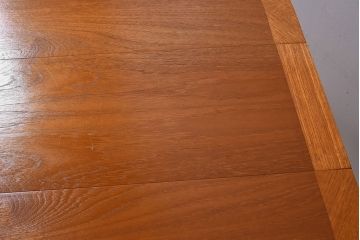 ヴィンテージ家具　北欧ビンテージ　G-PLAN(ジープラン)　チーク材製　木のぬくもりとスタイリッシュなデザインがお洒落なエクステンションテーブル