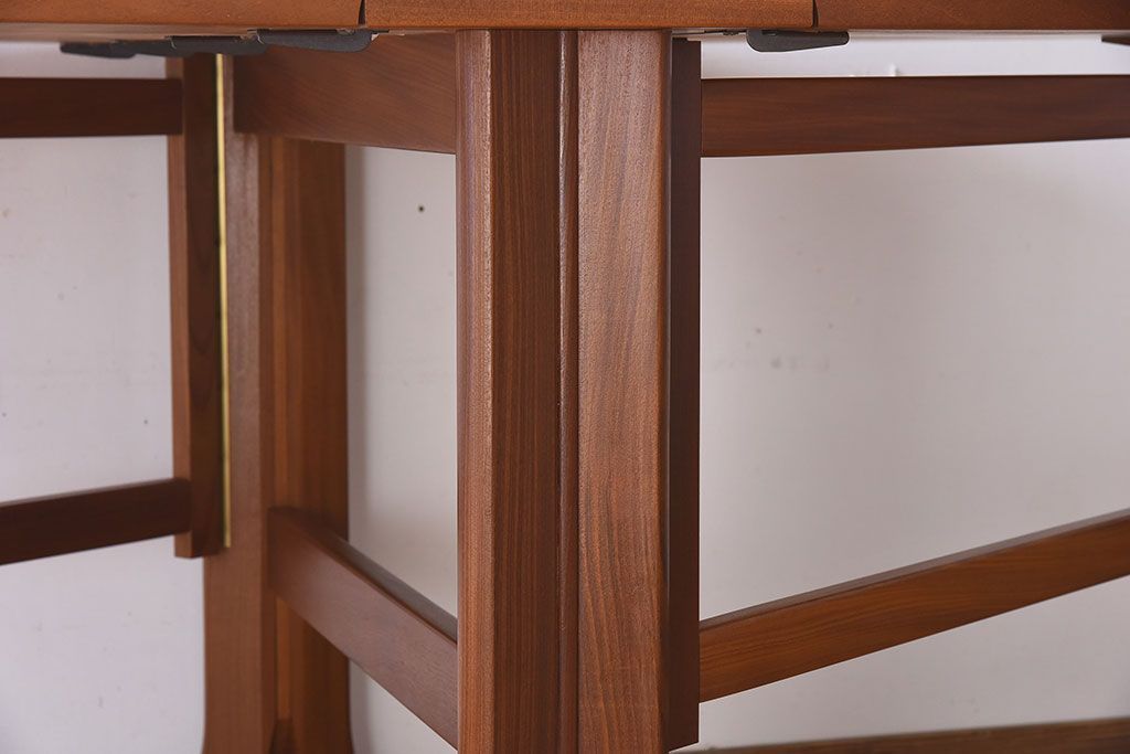 ヴィンテージ家具　北欧ビンテージ　G-PLAN(ジープラン)　チーク材製　木のぬくもりとスタイリッシュなデザインがお洒落なエクステンションテーブル