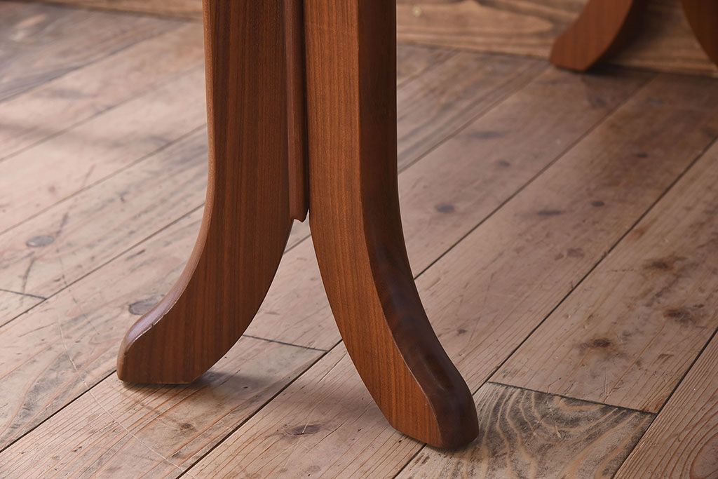 ヴィンテージ家具　北欧ビンテージ　G-PLAN(ジープラン)　チーク材製　木のぬくもりとスタイリッシュなデザインがお洒落なエクステンションテーブル