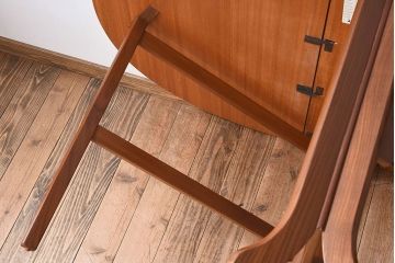 ヴィンテージ家具　北欧ビンテージ　G-PLAN(ジープラン)　チーク材製　木のぬくもりとスタイリッシュなデザインがお洒落なエクステンションテーブル