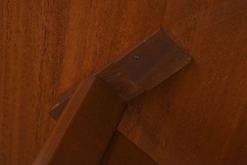 ヴィンテージ家具　北欧ビンテージ　G-PLAN(ジープラン)　チーク材製　木のぬくもりとスタイリッシュなデザインがお洒落なエクステンションテーブル