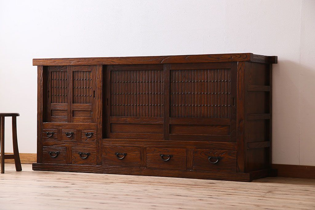 中古　民芸家具　楡材　総無垢　重厚な佇まいが趣ある六尺水屋箪笥サイドボード