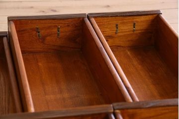 中古　民芸家具　楡材　総無垢　重厚な佇まいが趣ある六尺水屋箪笥サイドボード