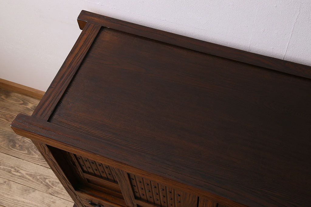 中古　民芸家具　楡材　総無垢　重厚な佇まいが趣ある六尺水屋箪笥サイドボード