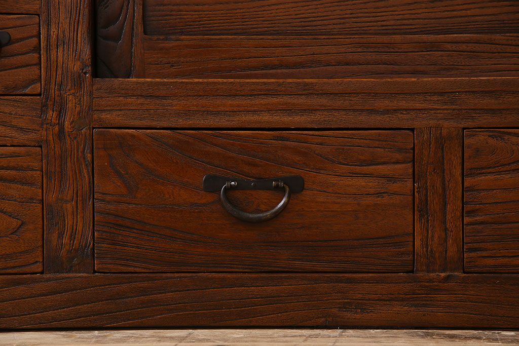 中古　民芸家具　楡材　総無垢　重厚な佇まいが趣ある六尺水屋箪笥サイドボード