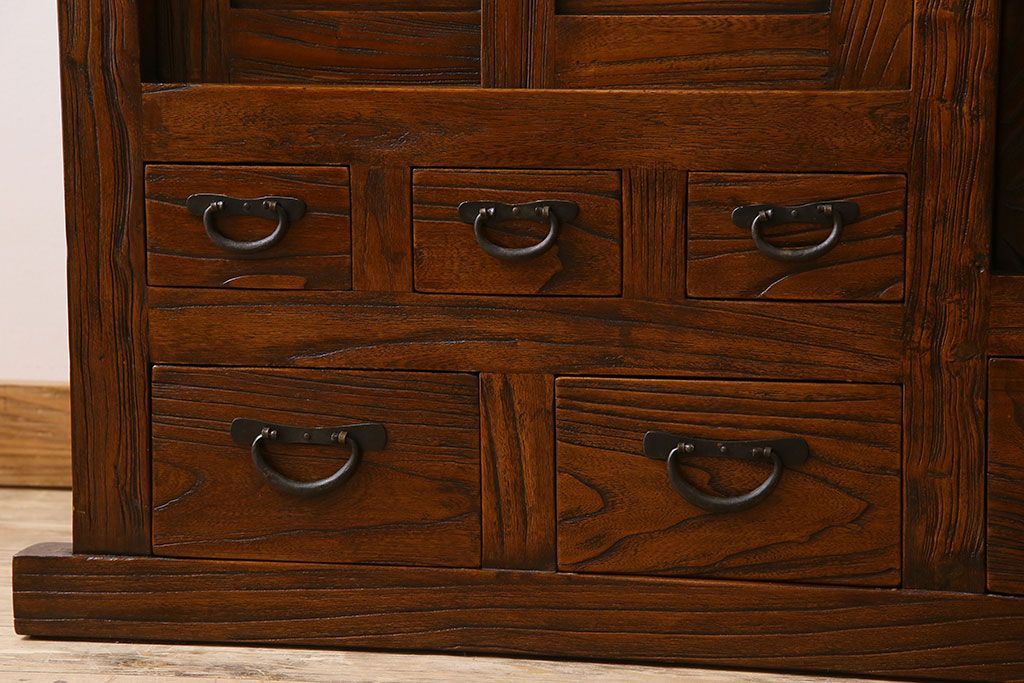 中古　民芸家具　楡材　総無垢　重厚な佇まいが趣ある六尺水屋箪笥サイドボード