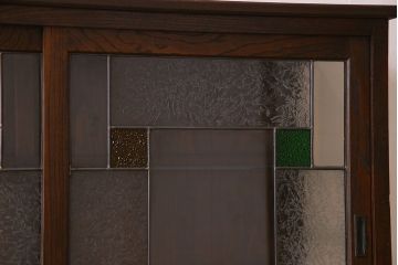 アンティーク家具　ラフジュ工房オリジナルステンドグラス　大正ロマン　栗材製　結霜ガラス!ステンドグラスと当時物の色ガラスが美しい和製アンティークのガラスケース(ショーケース)(2)