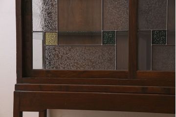 アンティーク家具　ラフジュ工房オリジナルステンドグラス　大正ロマン　栗材製　結霜ガラス!ステンドグラスと当時物の色ガラスが美しい和製アンティークのガラスケース(ショーケース)(2)