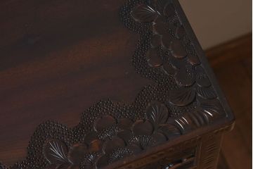 中古　民芸家具　軽井沢彫りが美しいチェスト(引き出し)