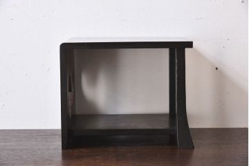 アンティーク雑貨　漆塗り　透かしが和モダンなアンティーク花台(飾り台)