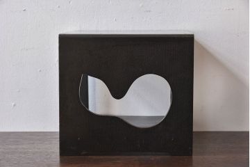 アンティーク雑貨　漆塗り　透かしが和モダンなアンティーク花台(飾り台)