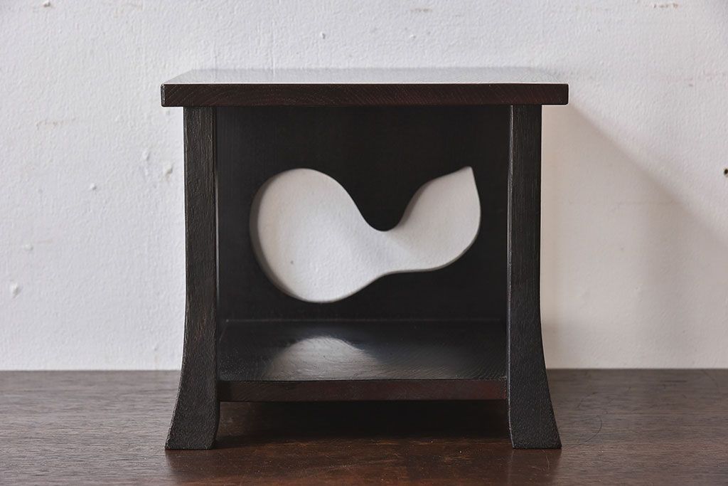 アンティーク雑貨　漆塗り　透かしが和モダンなアンティーク花台(飾り台)