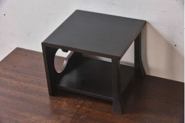 アンティーク雑貨　漆塗り　透かしが和モダンなアンティーク花台(飾り台)