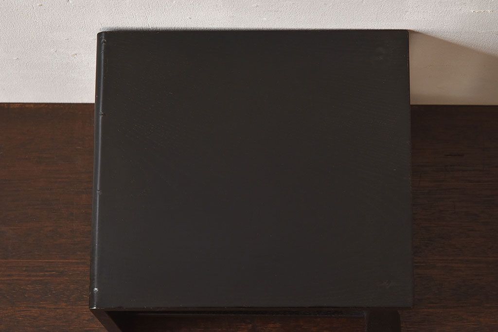 アンティーク雑貨　漆塗り　透かしが和モダンなアンティーク花台(飾り台)