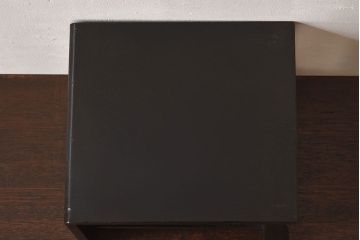 アンティーク雑貨　漆塗り　透かしが和モダンなアンティーク花台(飾り台)