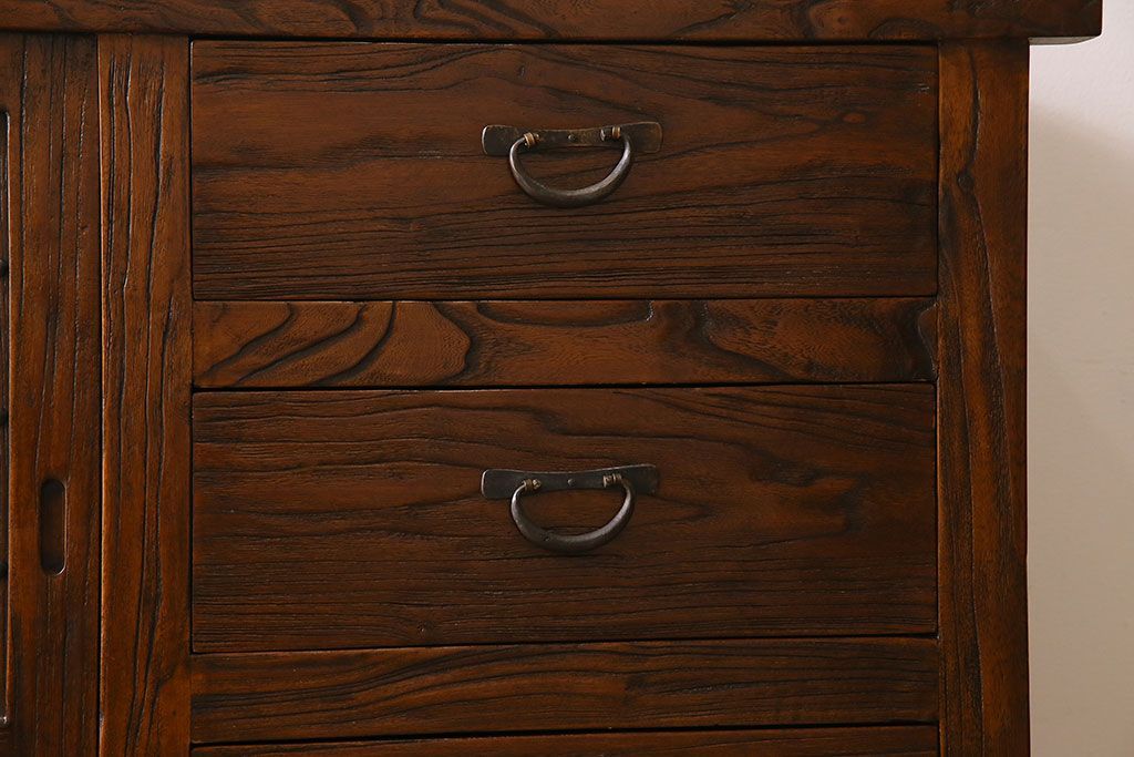 中古　民芸家具　楡材総無垢　重厚な佇まいが趣ある六尺水屋箪笥サイドボード(2)