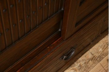 中古　民芸家具　楡材総無垢　重厚な佇まいが趣ある六尺水屋箪笥サイドボード(2)