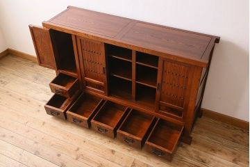 中古　民芸家具　楡材総無垢　重厚な佇まいが趣ある五尺水屋箪笥サイドボード