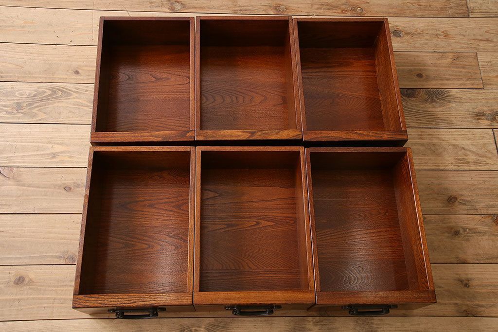 中古　民芸家具　楡材総無垢　重厚な佇まいが趣ある五尺水屋箪笥サイドボード