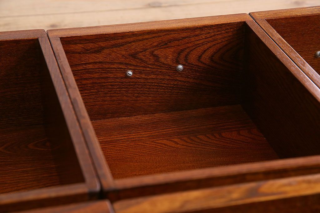 中古　民芸家具　楡材総無垢　重厚な佇まいが趣ある五尺水屋箪笥サイドボード