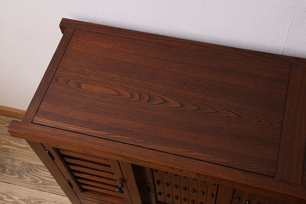 中古　民芸家具　楡材総無垢　重厚な佇まいが趣ある五尺水屋箪笥サイドボード