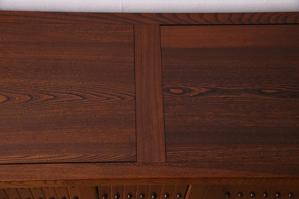 中古　民芸家具　楡材総無垢　重厚な佇まいが趣ある五尺水屋箪笥サイドボード