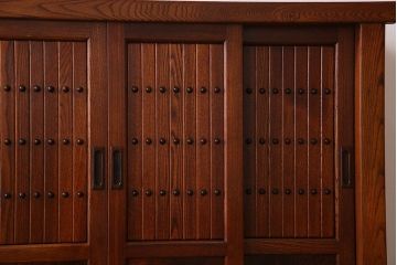 中古　民芸家具　楡材総無垢　重厚な佇まいが趣ある五尺水屋箪笥サイドボード