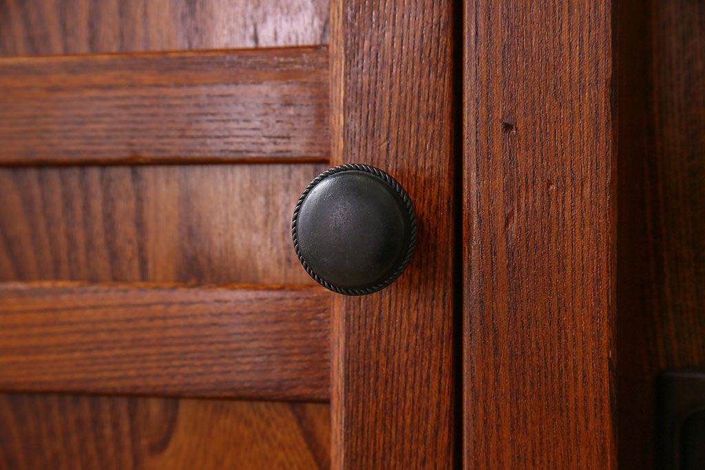 中古　民芸家具　楡材総無垢　重厚な佇まいが趣ある五尺水屋箪笥サイドボード