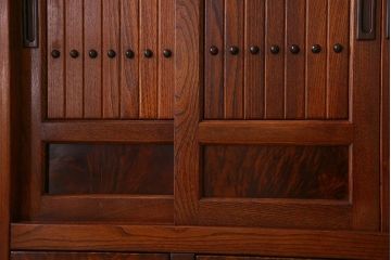 中古　民芸家具　楡材総無垢　重厚な佇まいが趣ある五尺水屋箪笥サイドボード