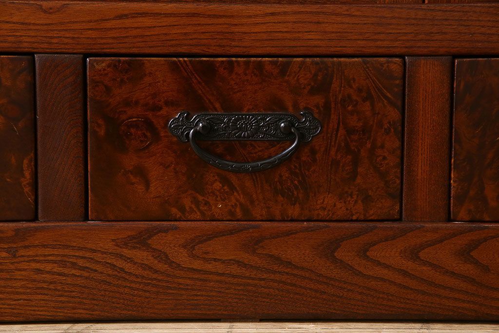 中古　民芸家具　楡材総無垢　重厚な佇まいが趣ある五尺水屋箪笥サイドボード