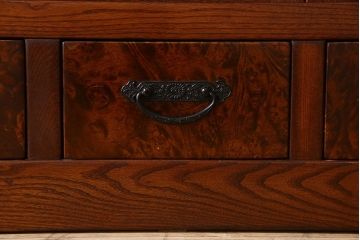 中古　民芸家具　楡材総無垢　重厚な佇まいが趣ある五尺水屋箪笥サイドボード