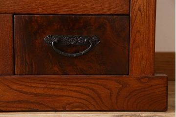 中古　民芸家具　楡材総無垢　重厚な佇まいが趣ある五尺水屋箪笥サイドボード