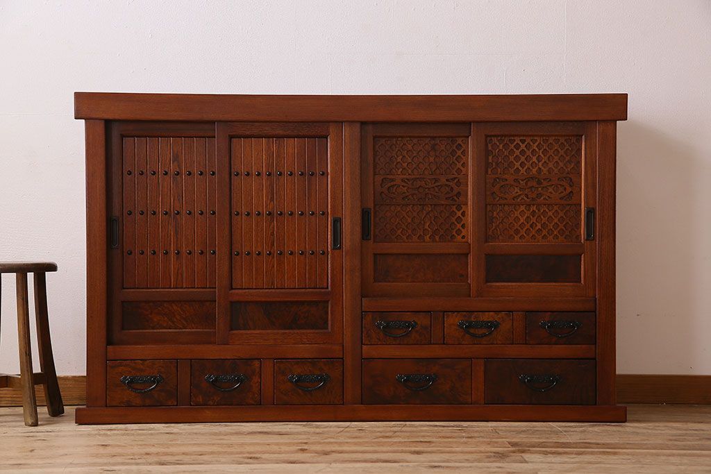 中古　民芸家具　楡材総無垢　重厚な佇まいが趣ある五尺水屋箪笥サイドボード(2)