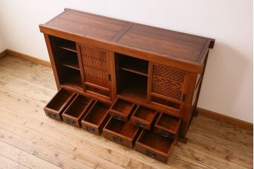 中古　民芸家具　楡材総無垢　重厚な佇まいが趣ある五尺水屋箪笥サイドボード(2)