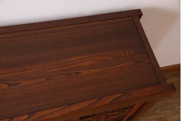 中古　民芸家具　楡材総無垢　重厚な佇まいが趣ある五尺水屋箪笥サイドボード(2)