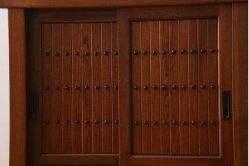 中古　民芸家具　楡材総無垢　重厚な佇まいが趣ある五尺水屋箪笥サイドボード(2)