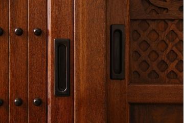 中古　民芸家具　楡材総無垢　重厚な佇まいが趣ある五尺水屋箪笥サイドボード(2)