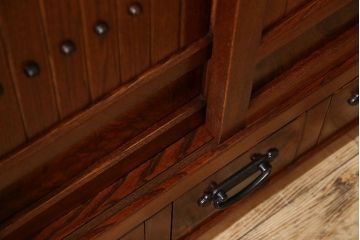 中古　民芸家具　楡材総無垢　重厚な佇まいが趣ある五尺水屋箪笥サイドボード(2)