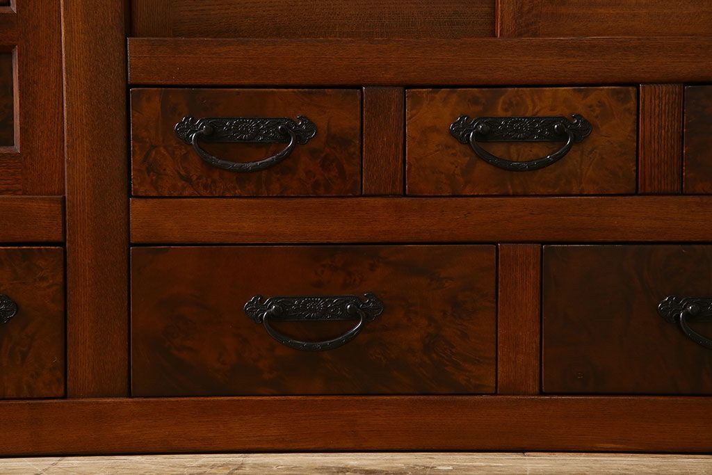 中古　民芸家具　楡材総無垢　重厚な佇まいが趣ある五尺水屋箪笥サイドボード(2)