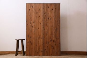 アンティーク家具　アンティーク　パタパタ扉付き!ナラ材製の気泡ガラス入りペイント本棚(マガジンラック)(1)